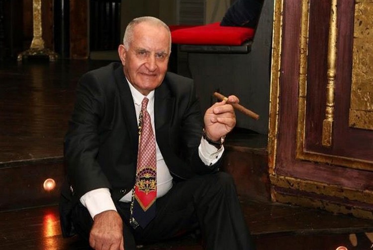 Σε ποια μεγάλη παρουσιάστρια αναφέρεται ο Ν. Μπάμπαλης: «Ρε γέρο, ποια λες να φέρω για το πρωινό»!