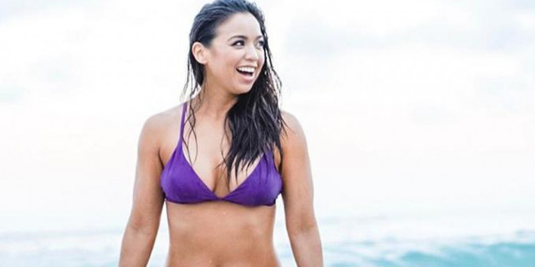 Blogger αφαίρεσε το ψεύτικο στήθος της και το ποστάρει! (φωτο)