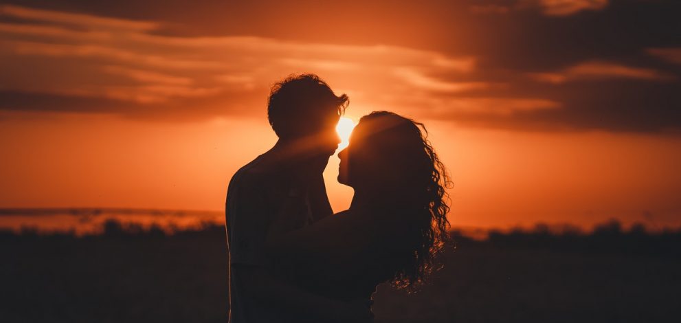 Aυτό παθαίνει το σώμα σου όταν ερωτεύεσαι!