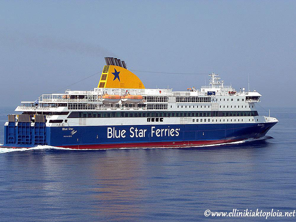 Ταλαιπωρία για τους επιβάτες του Blue Star Naxos – Επιστρέφει Πειραιά