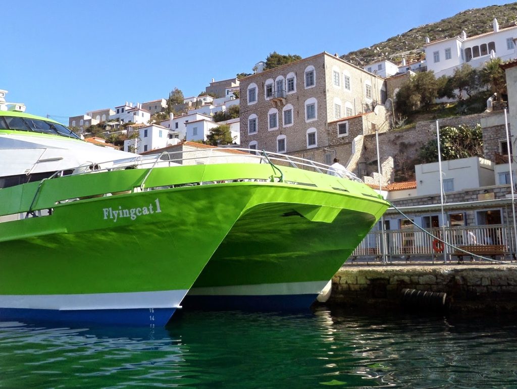 Θαλάσσιο ταξί συγκρούστηκε με Flying Cat στην Υδρα – Στο νοσοκομείο ο οδηγός του θαλάσσιου ταξί