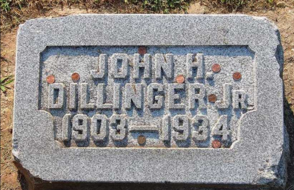 Η εκταφή του γκάνγκστερ Τζον Ντίλινγκερ – Γιατί ο πατέρας του είχε ρίξει τσιμέντο;