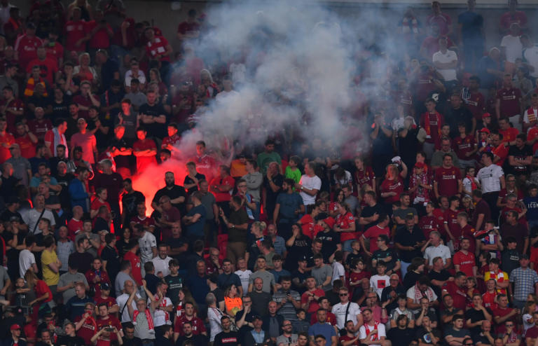 Απίστευτο ξύλο στο μετρό μεταξύ οπαδών της Λίβερπουλ και της Σίτι (βίντεο)