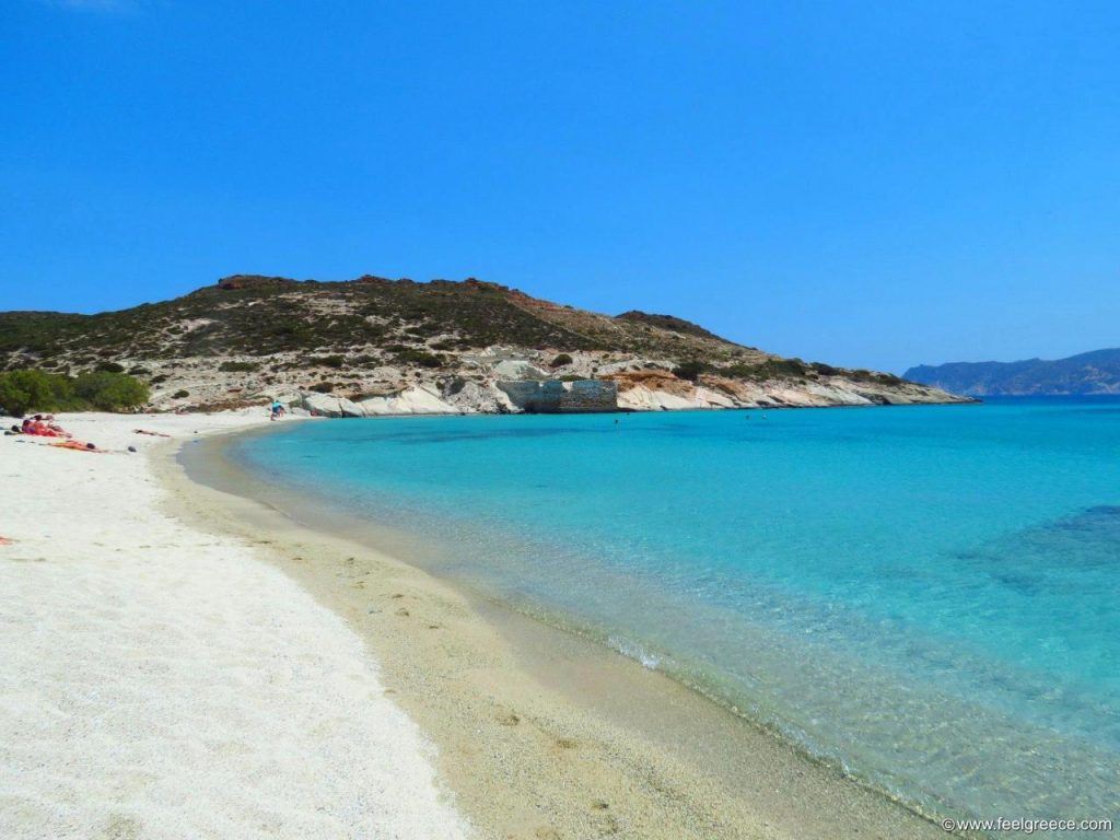 Πράσσα: Η όμορφη παραλία της Κιμώλου με τα τιρκουάζ νερά και τη λευκή άμμο (φωτο)