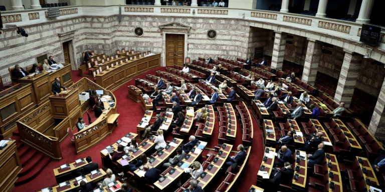 Βουλή: Η κατάργηση του ασύλου, το νέο επιτελικό κράτος και πολυνομοσχέδιο ανεβάζουν το πολιτικό θερμόμετρο (βίντεο)