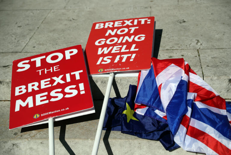 Πόλεμος εντυπώσεων: «Take it or leave it» λέει η ΕΕ στην Βρετανία – H συμφωνία για το Brexit δεν αλλάζει