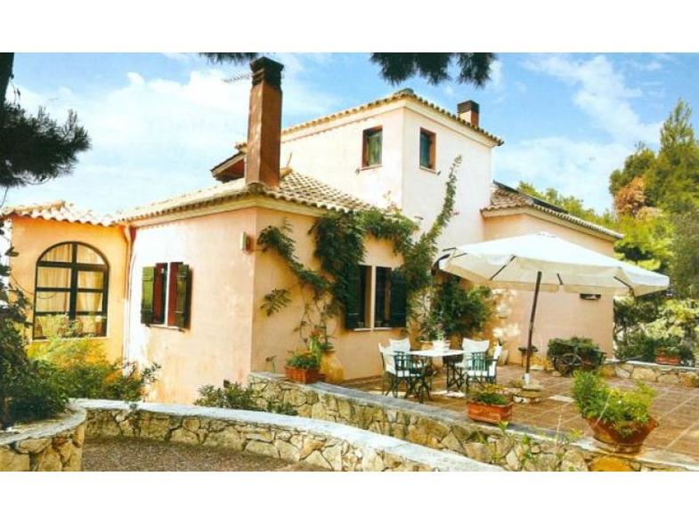 Η ονειρεμένη βίλα της Μ. Ντενίση στον Θεολόγο!