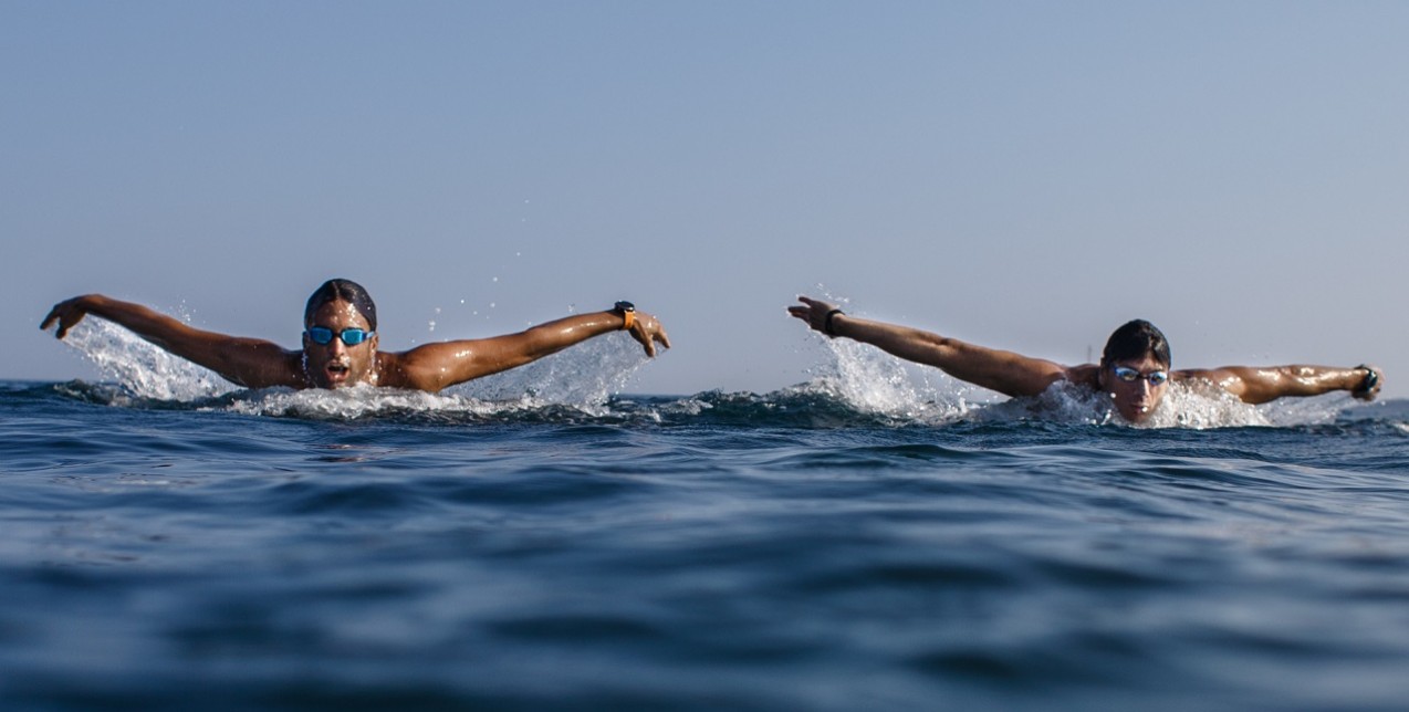 Ξεφτίλα: Παντού «ετοιμότητα» αλλά μέλη ΜΚΟ μπήκαν… κολυμπώντας (!) σε βάση καυσίμων των ΕΔ σε νησί του Αιγαίου! (upd)