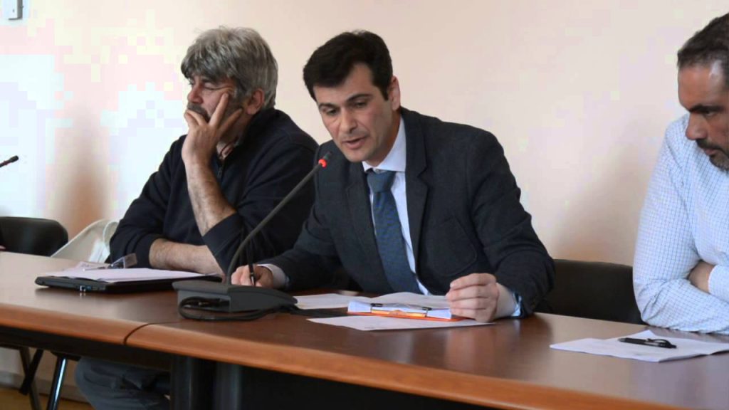 Συνελήφθη ο δήμαρχος Χίου για το δυστύχημα με τον νεκρό από πτώση μπασκέτας