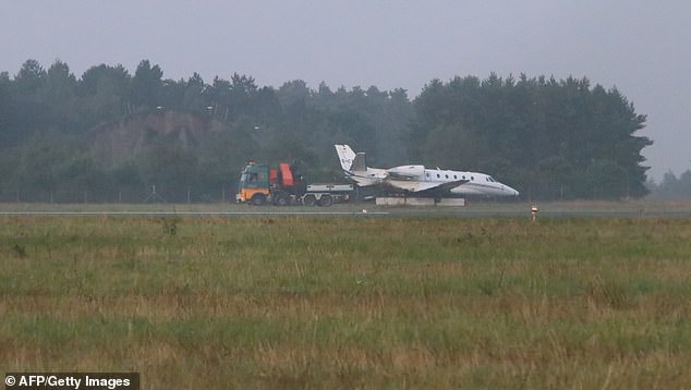 Συνετρίβη το αεροσκάφος της Pink και τυλίχτηκε στις φλόγες