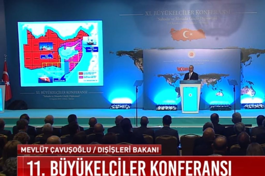 Ανησυχία στην Αθήνα για τον χάρτη Τσαβούσογλου που δείχνει την τουρκική υφαλοκρηπίδα μέχρι την Κρήτη