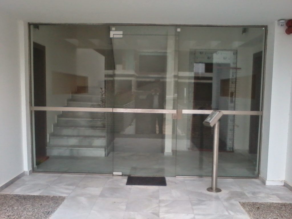 Αυτό είναι με διαφορά το καλύτερο μήνυμα που έχει κολληθεί σε είσοδο πολυκατοικίας – Έγινε viral (φωτο)