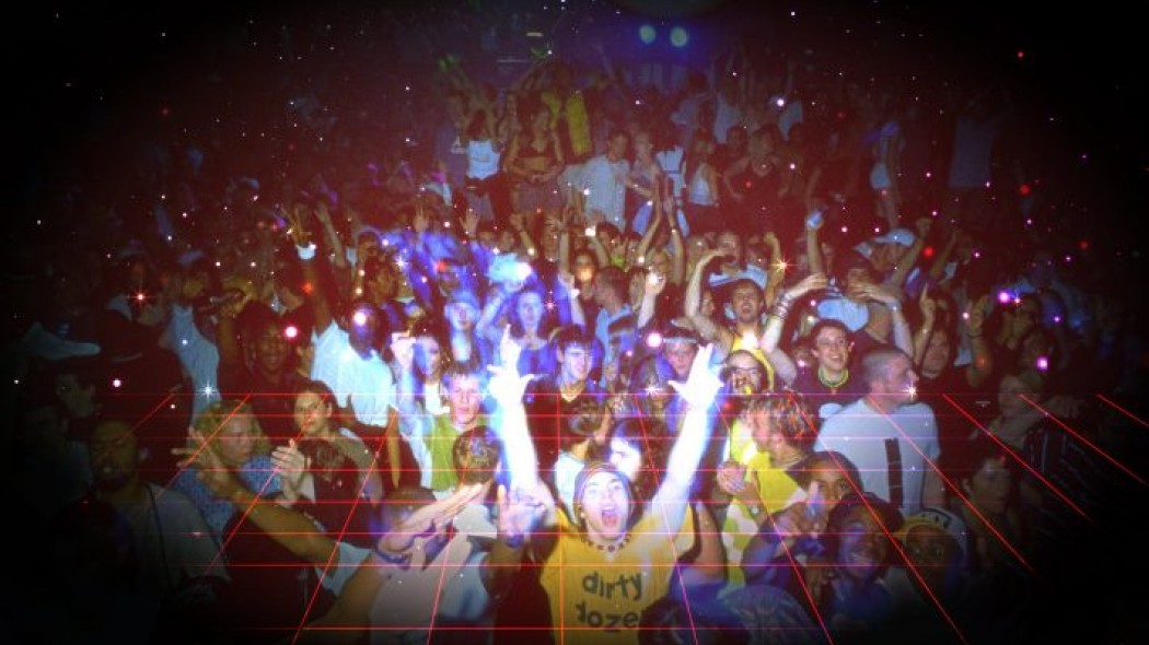2.500 άτομα κάθε βράδυ στο «Ναό της Νεολαίας»: Το club-μύθος της Αθήνας είναι και πάλι εδώ