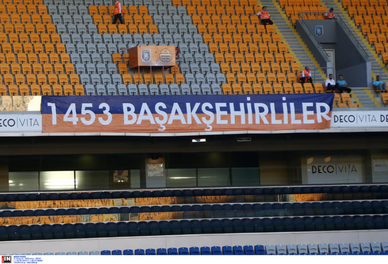 Οι «φίλοι» μας οι Τούρκοι: Προκλητικό πανό με την ημερομηνία άλωσης της Πόλης στο γήπεδο της Μπασακσεχίρ