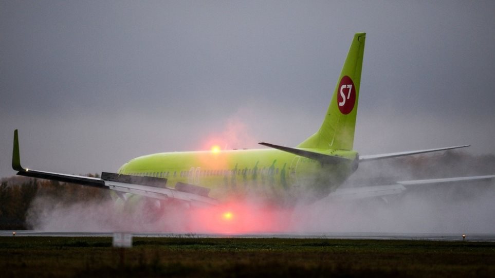 Ρωσία: Στο παρά πέντε αποφεύχθηκε η τραγωδία με Boeing που κόντεψε να χάσει τον έλεγχο στην απογείωση (βίντεο)