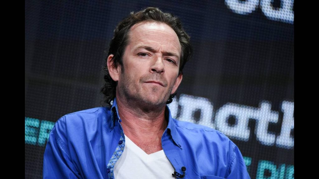 Έτσι αποχαιρέτησαν οι ηθοποιοί τον Λουκ Πέρι στο πρώτο επεισόδιο του Beverly Hills 90210 (βίντεο)