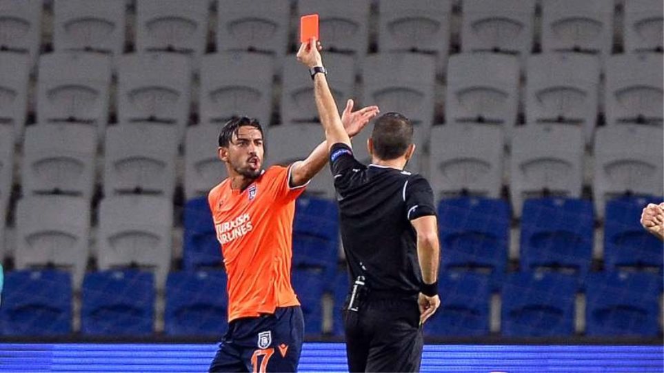 Μπασακσεχίρ – Ολυμπιακός: Κυνηγούσαν τον διαιτητή στα αποδυτήρια οι Τούρκοι- Απειλές και ύβρεις