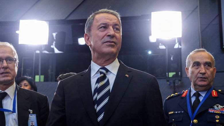 O Tούρκος υπ. Άμυνας Χουλουσί Ακάρ στα Κατεχόμενα