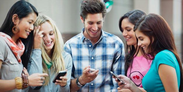 Κι όμως! – Η πολύωρη χρήση κινητού οδηγεί σε παχυσαρκία