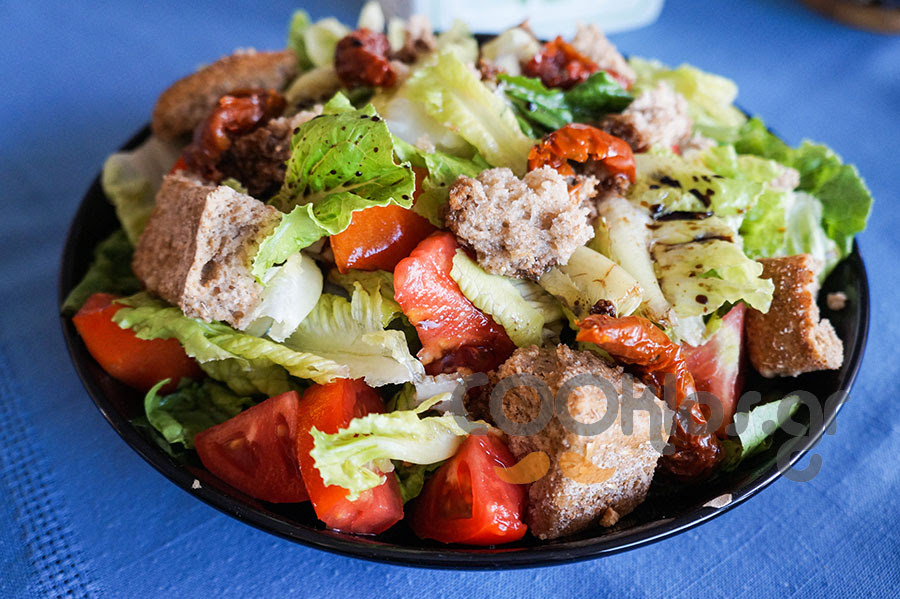 Η συνταγή της ημέρας: Πράσινη σαλάτα με παξιμάδια