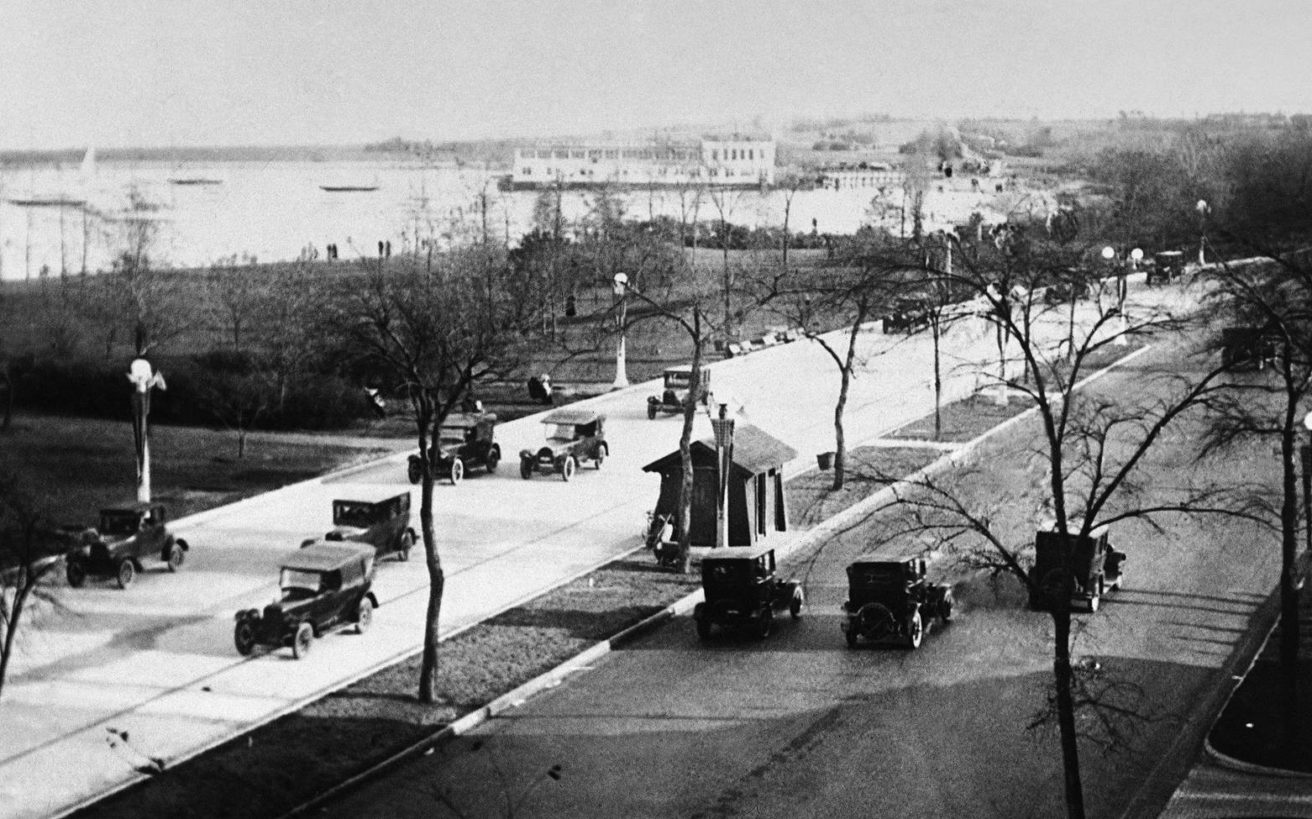 Το θρυλικό πρώτο αυτοκίνητο στην Ελλάδα που έβαζε βενζίνη από το φαρμακείο (φωτο)