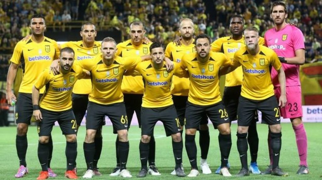 Όποιος πιστεύει ότι γυρίζει…