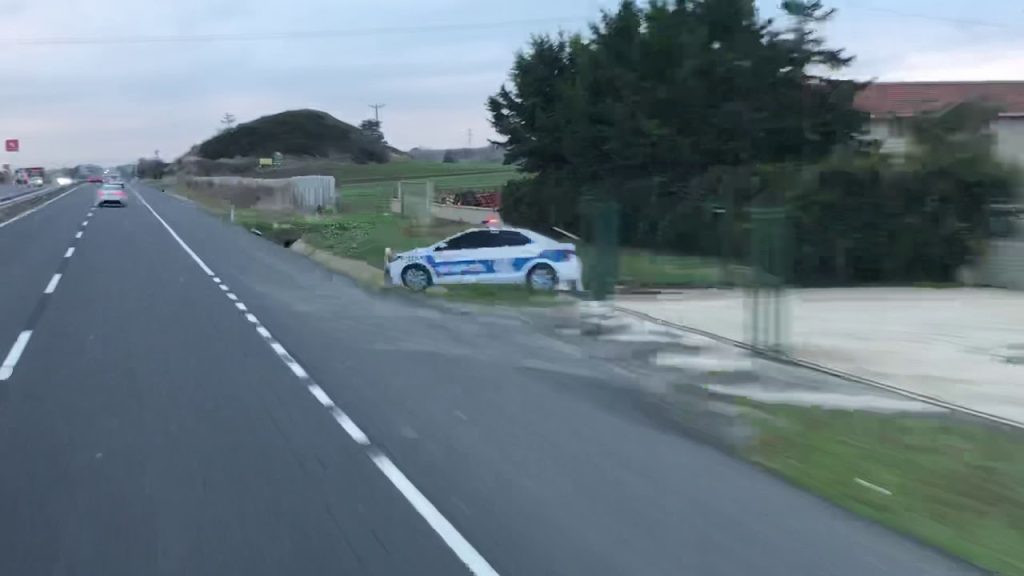 Τουρκία: Έφτιαξαν χάρτινα περιπολικά για να μειώσουν τα ατυχήματα (φώτο)