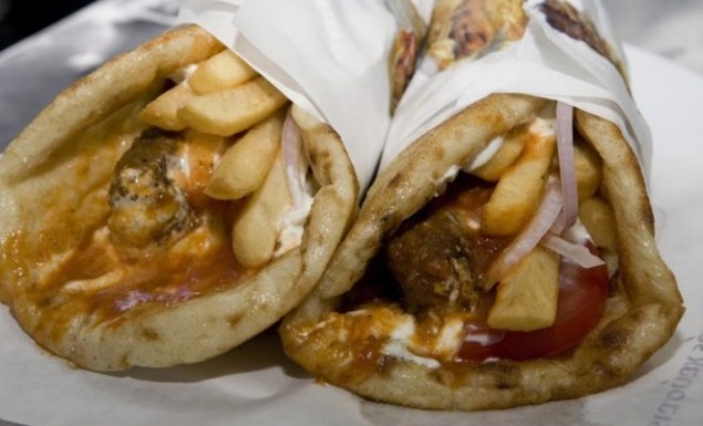 Μη βεβηλώνεις το θαύμα: Το «καταραμένο» υλικό που δεν πρέπει να βάλεις ποτέ στο πιτόγυρό σου