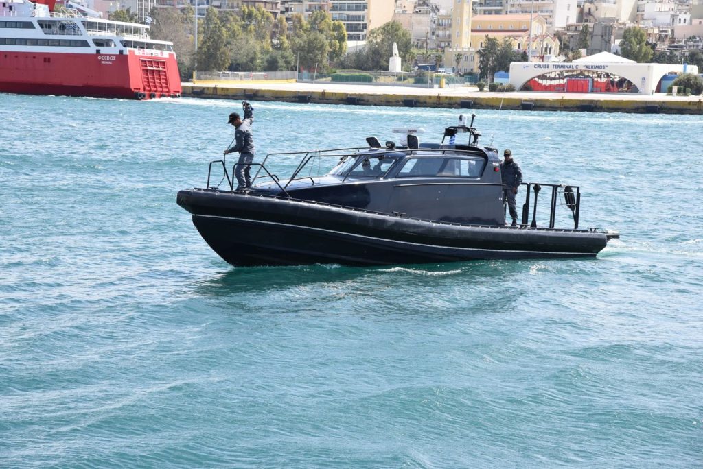 Λιμενικό: Διέφυγε και αναζητείται ο χειριστής του φουσκωτού μετά την θανατηφόρα σύγκρουση με την ξύλινη βάρκα