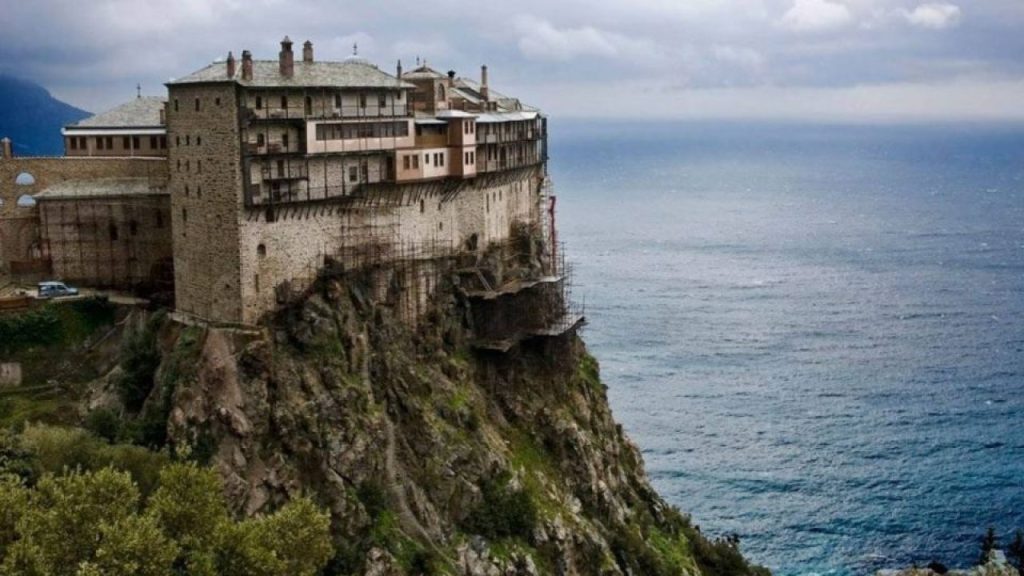 Άγιο Όρος: Γιατί απαγορεύτηκε η είσοδος των γυναικών; (βίντεο)