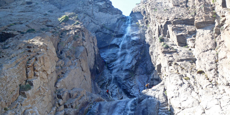 Ο ψηλότερος καταρράκτης της Ελλάδας βρίσκεται στη Σαμοθράκη στα 180 μέτρα και λέγεται «Κρεμαστό Νερό»!