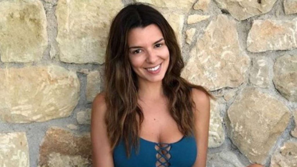 Νικολέττα Ράλλη: Ξαπλωμένη στην άμμο ανεβάζει τη θερμοκρασία στα ύψη (φωτο)