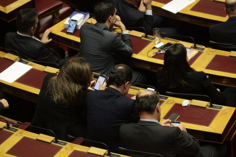 Οι Έλληνες βουλευτές αποφεύγουν τα μέσα κοινωνικής δικτύωσης