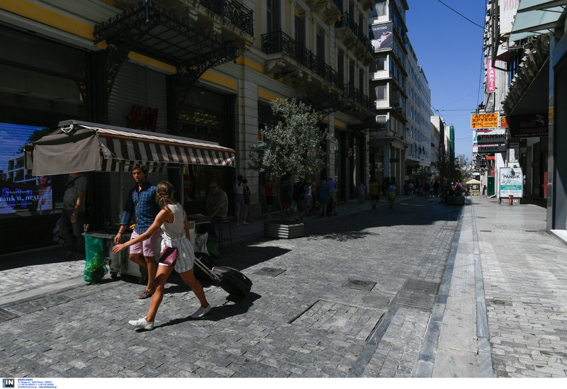 Άδεια πόλη η Αθήνα στα μέσα του Αυγούστου (φωτο)