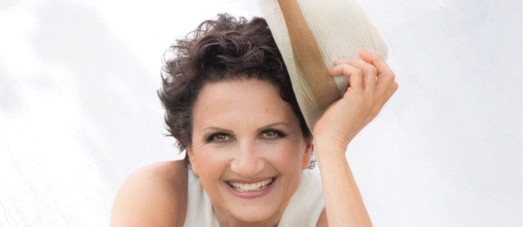 Η Άλκηστις Πρωτοψάλτη έκανε ντουέτο με ιερέα στο Άργος (βίντεο)