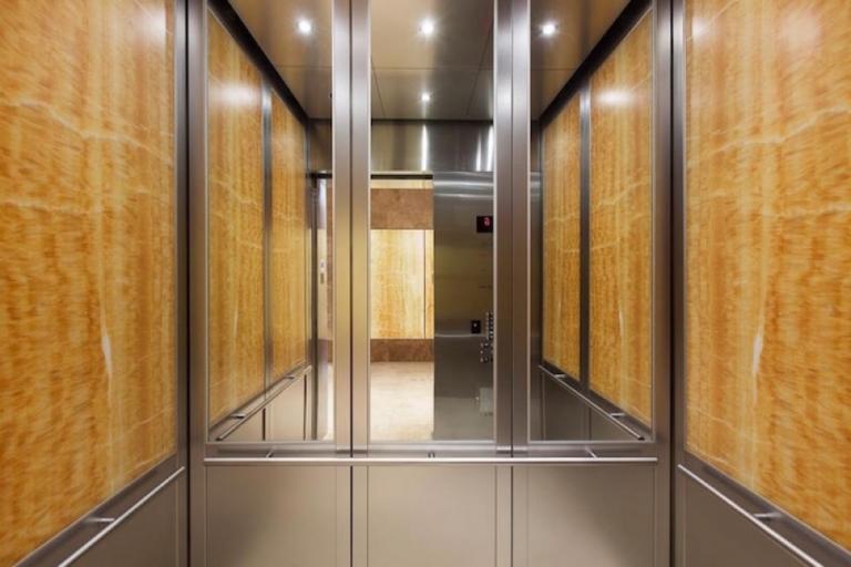 Γιατί τα ασανσέρ έχουν καθρέφτες;