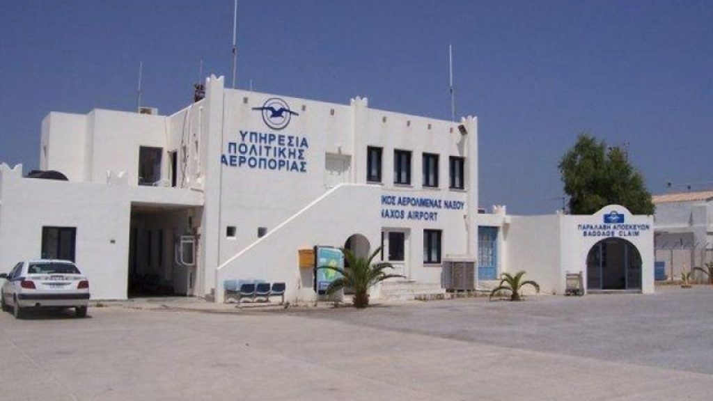 Νάξος: Αλογο «εισέβαλε» στο αεροδρόμιο και πήγε να κάνει… check-in (φωτο)