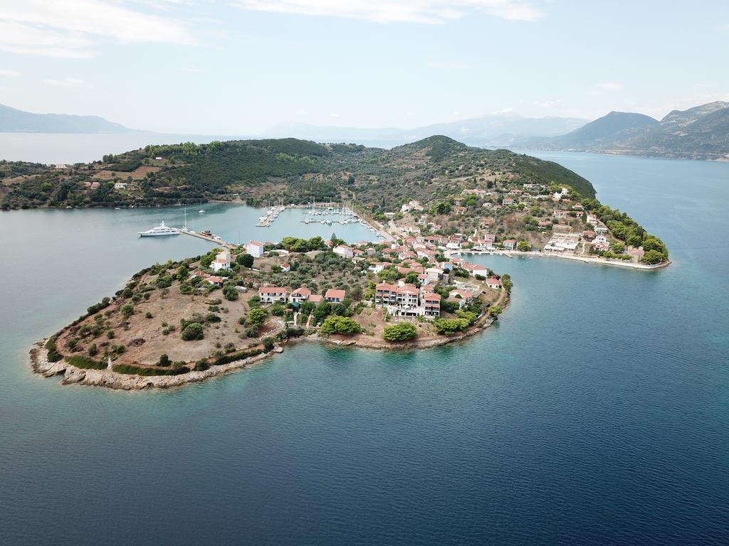 Το νησί – αποκάλυψη του Κορινθιακού – Έχει 64 κατοίκους και ήθελε να το αγοράσει ο Ωνάσης (βίντεο)