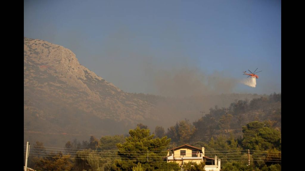 Τεράστιες ζημιές στις εγκαταστάσεις του Love 97.5 από την πυρκαγιά στον Υμηττό (φωτο)