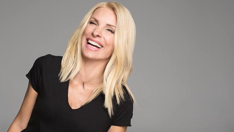 Σε φουσκωτό στο Ιόνιο η Ελένη Μενεγάκη – Άφησε την Άνδρο για λίγες μέρες (φωτο)