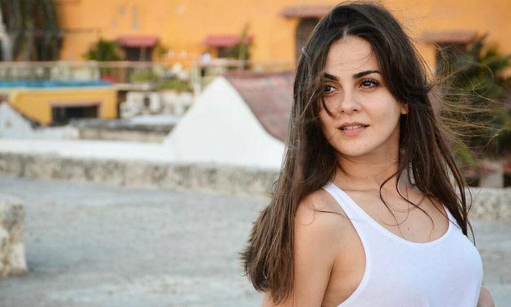 Μαρία Δαλιάνη: Τούρτα υπερπαραγωγή δίπλα στην πισίνα (φωτο)