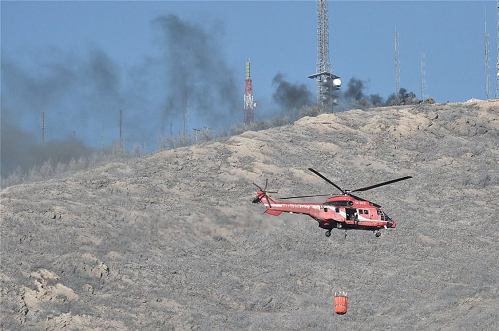 Φωτιά στον Υμηττό : Δείτε τις εικόνες που κατέγραψαν τα ξένα ΜΜΕ (βίντεο)