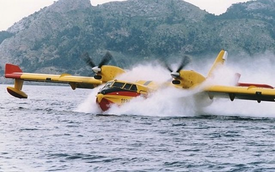 Η φωτιά στη Θήβα κινείται προς τον Κορινθιακό – Ισχυροί οι άνεμοι στην περιοχή