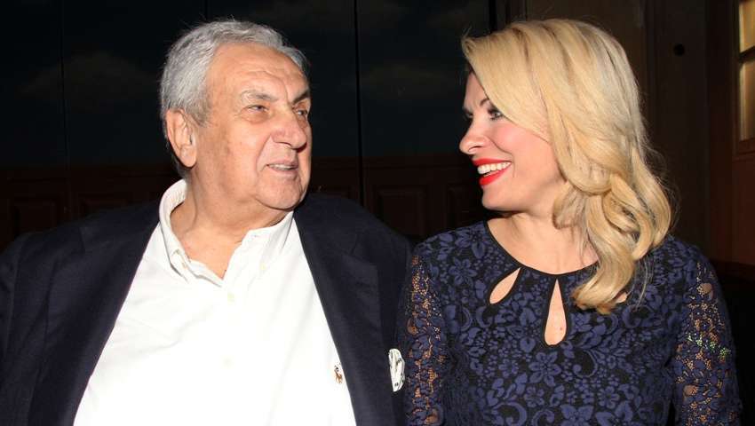 Κάτι τρέχει με την Ελένη…