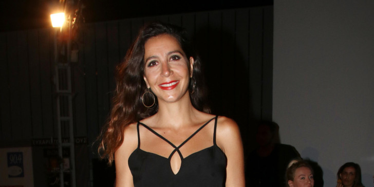 Η Μαρία Ελένη Λυκουρέζου ποζάρει με μικροσκοπικό μπικίνι (φωτο)