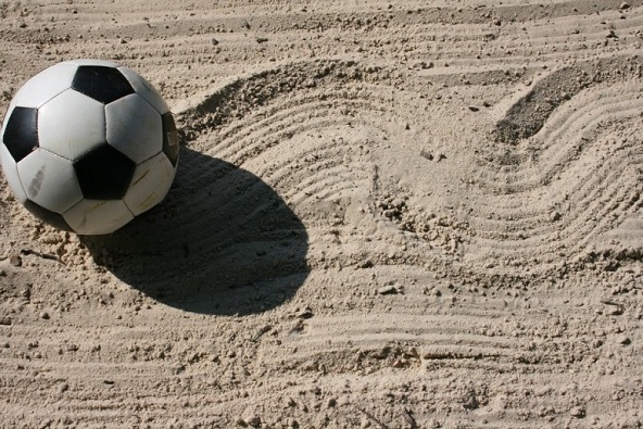 Kρήτη: Το παιχνίδι κατέληξε σε τραγωδία – Πέθανε στην παραλία παίζοντας ποδόσφαιρο