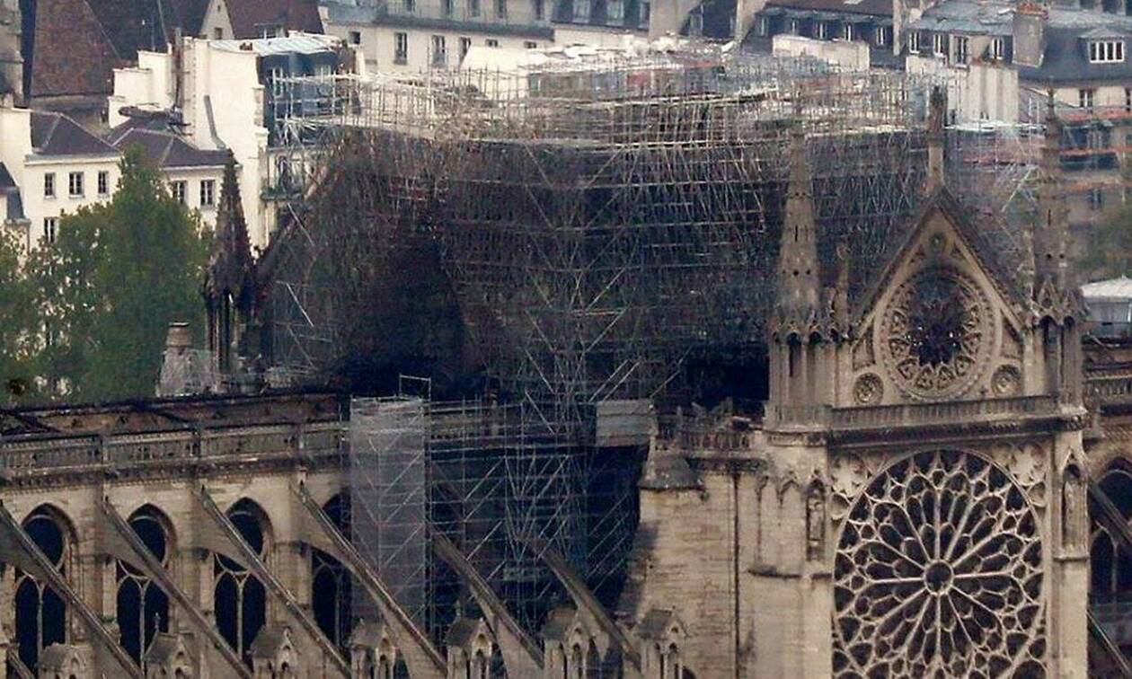 Κίνδυνος κατάρρευσης για την Παναγία των Παρισίων: Πέφτουν κομμάτια