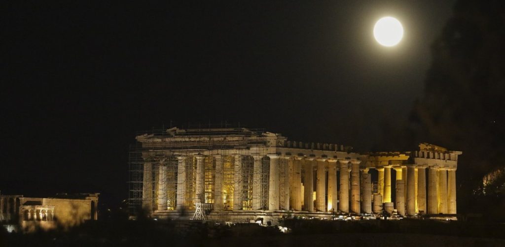 Πώς μας επηρεάζει η Πανσέληνος σωματικά και ψυχικά και γιατί