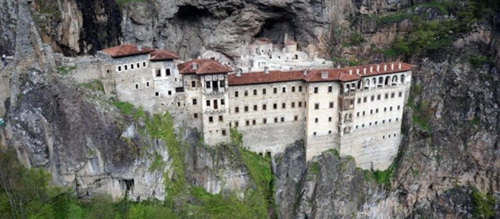 Ο εορτασμός του Δεκαπενταύγουστου στην Παναγία Σουμελά – Απόψε η λιτάνευση