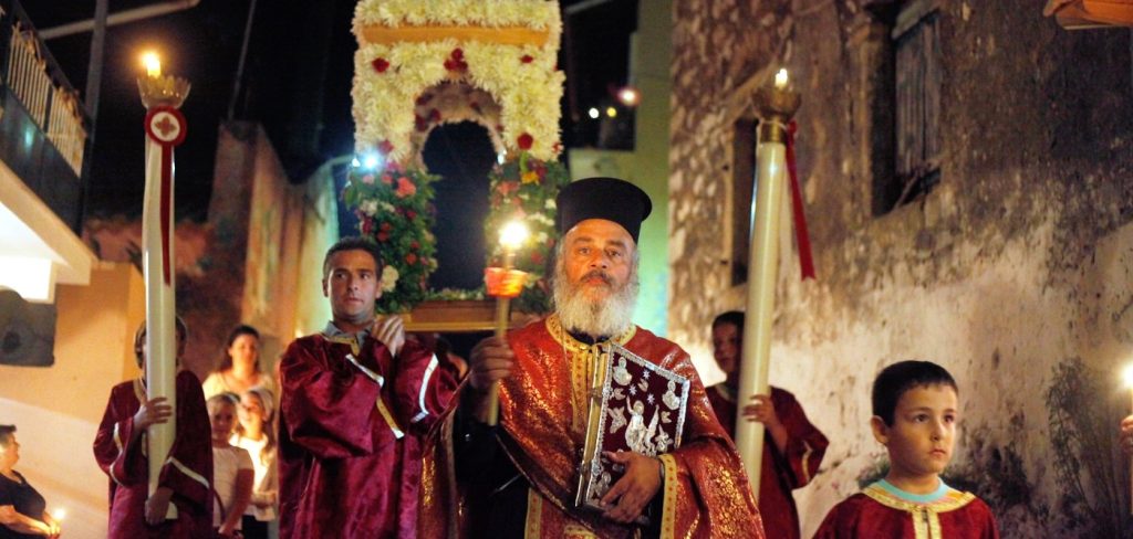 Έθιμα Δεκαπενταύγουστου: Οι «κορδέλες» της Παναγιάς στην Ελεούση Μανδουκίου στην Κέρκυρα